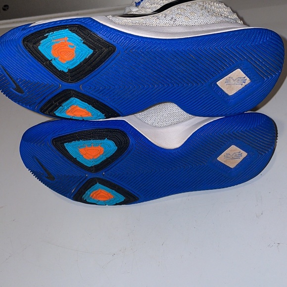 Nike - Picture 3 of 8